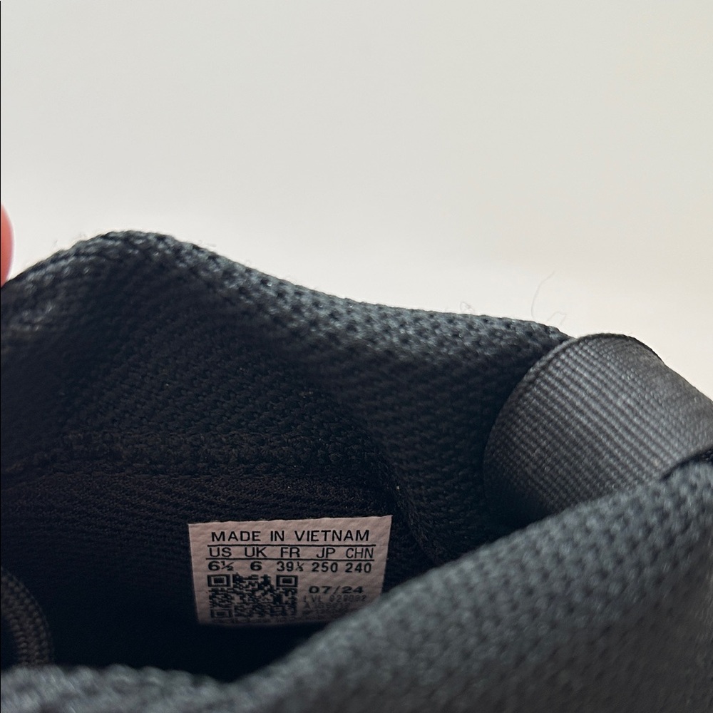 adidas AE Kids Sneakers - Picture 4 of 4